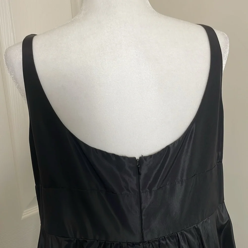 Carmen Marc Valvo: Silk Cocktail Dress with Bubble Hem - Picture 4 of 15